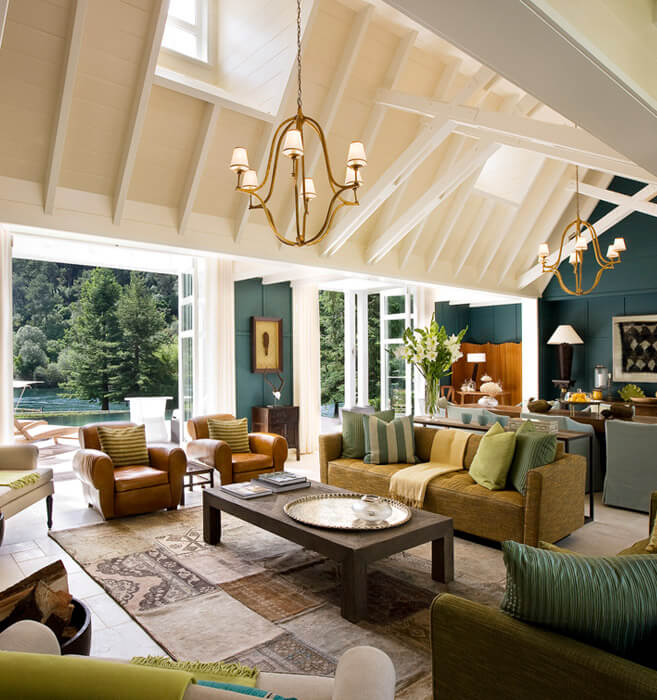 英国女王入住胡卡庄园，海陆空巡游峡湾